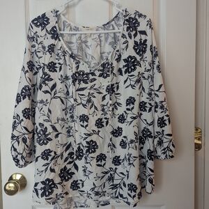 180. Blue and White Relaxed Blouse with Flutter Sleeves